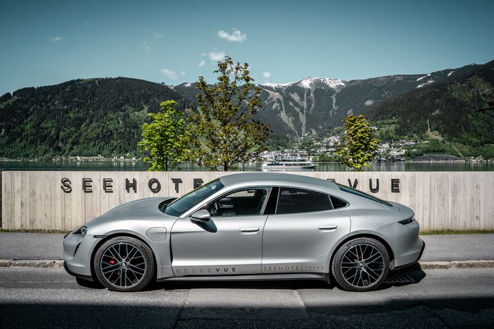 Porsche Taycan Fahrspass in den Bergen - Seehotel Bellevue